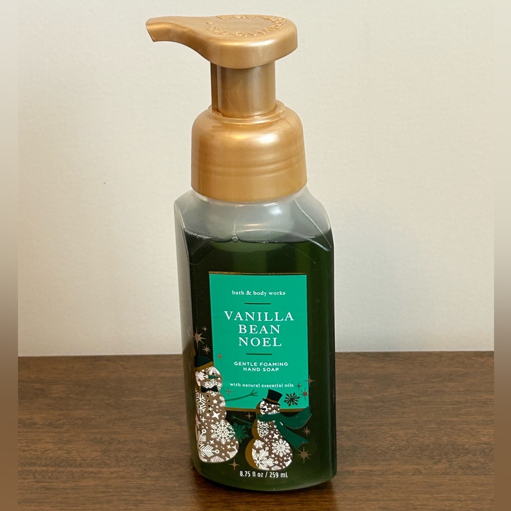 NEW BATH AND BODY WORKS FOAMING HAND SOAP ~ VANILLA BEAN NOEL
